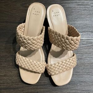 A New Day block heels 7.5